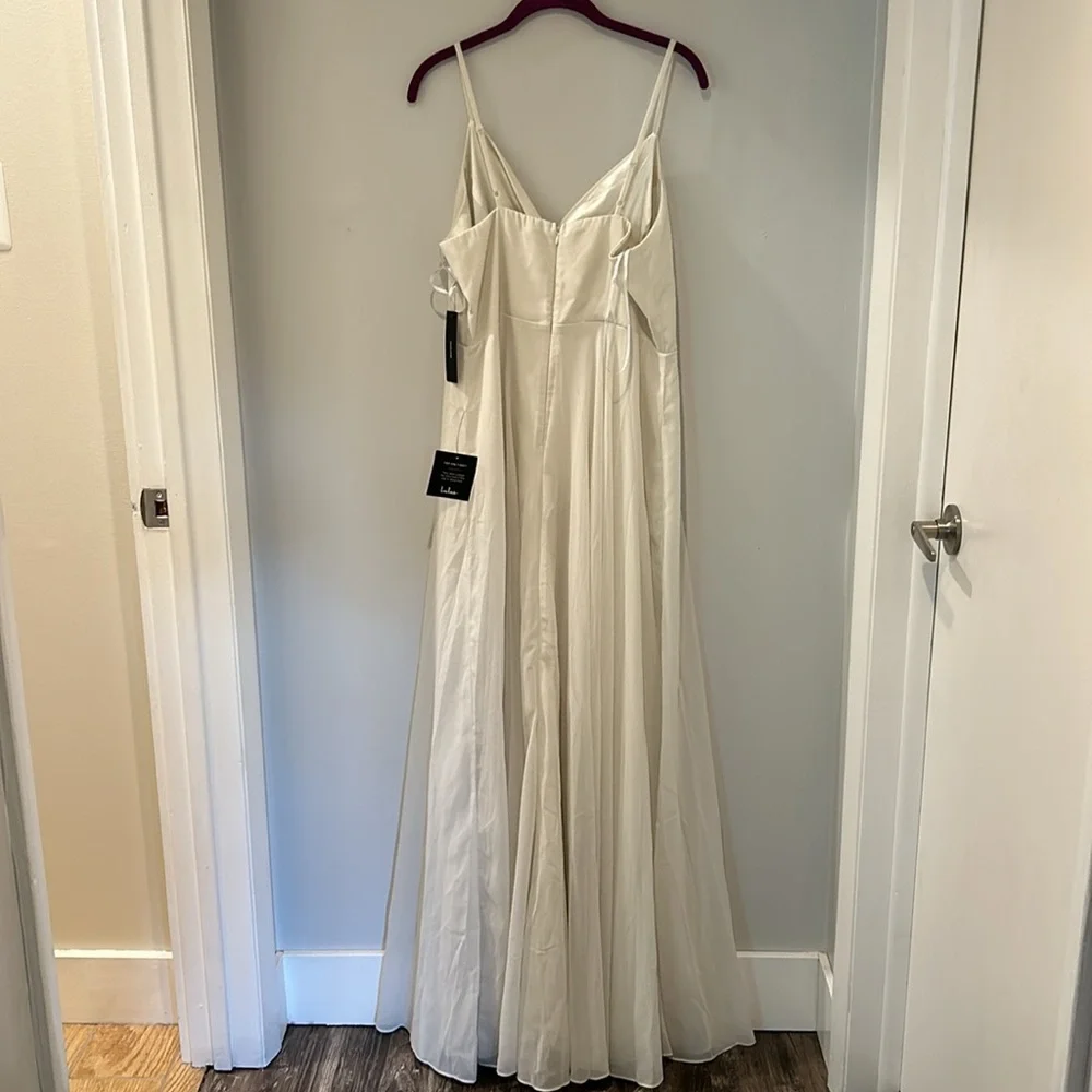 NWT Lulus soft white gown xl - Picture 3 of 15